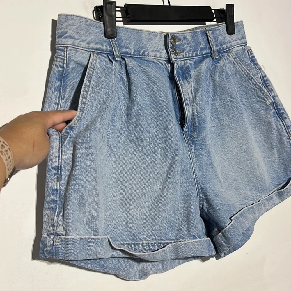 American Eagle Light Wash High Rise Mom Denim Shorts Size 10 - Picture 2 of 9